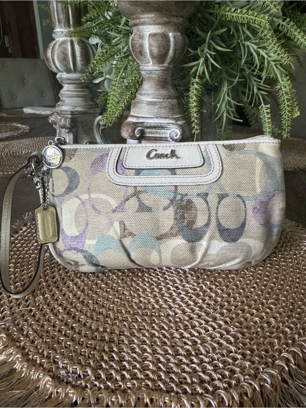 Coach Soho Linen XL  Multicolor Canvas Wristlet w/ COA - LIKE NEW